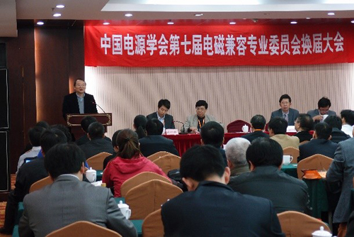中國(guó)電源學(xué)會(huì)徐德鴻理事長(zhǎng)在大會(huì)上致辭